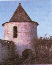 Одна из угловых башен Лужецкого монастыря